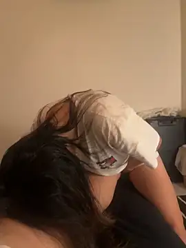 yourbootygirl's cam snapshot