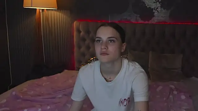 LuisaClover's cam snapshot