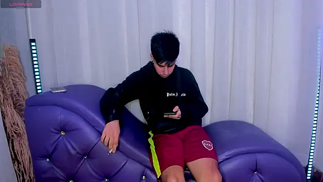 Yourslust_'s cam snapshot