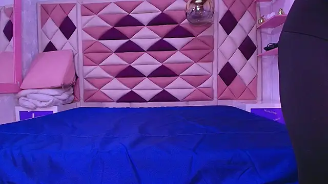 Auroraa_miller's cam snapshot