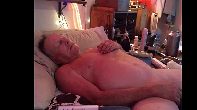 Pussyeat2please's cam snapshot