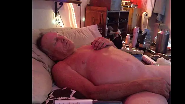 Pussyeat2please's cam snapshot