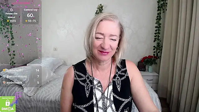 hunters_woman's cam snapshot