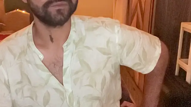 MakeMeAwareAah's cam snapshot