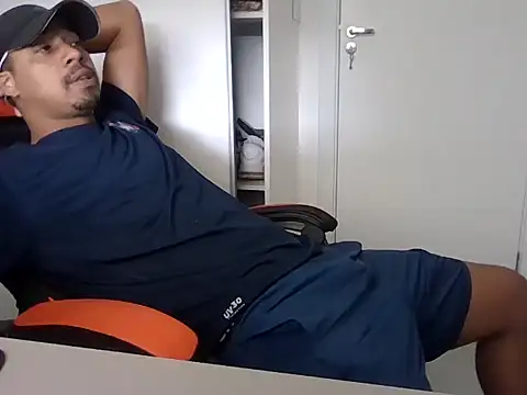 JUNINHOLEKEJR live sex cam