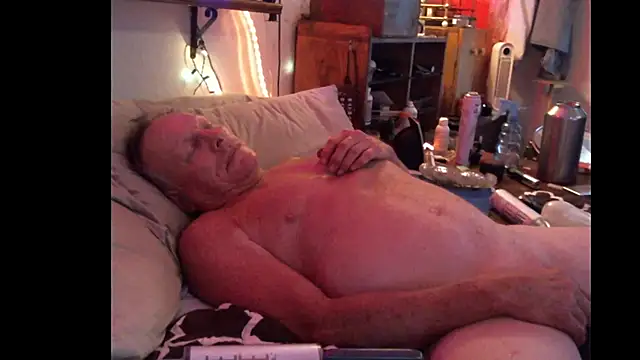 Pussyeat2please's cam snapshot