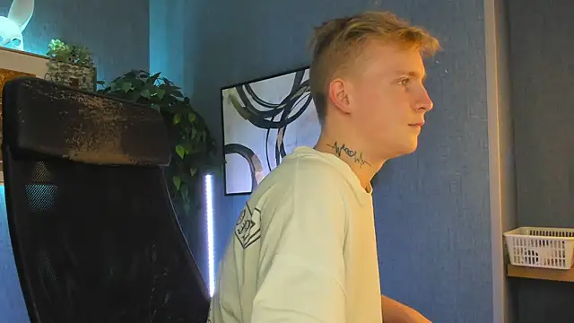 AlexxSweet live sex cam