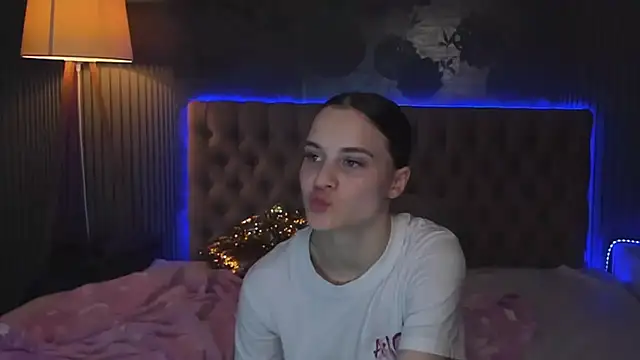 LuisaClover's cam snapshot