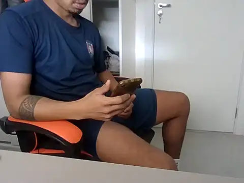 JUNINHOLEKEJR live sex cam