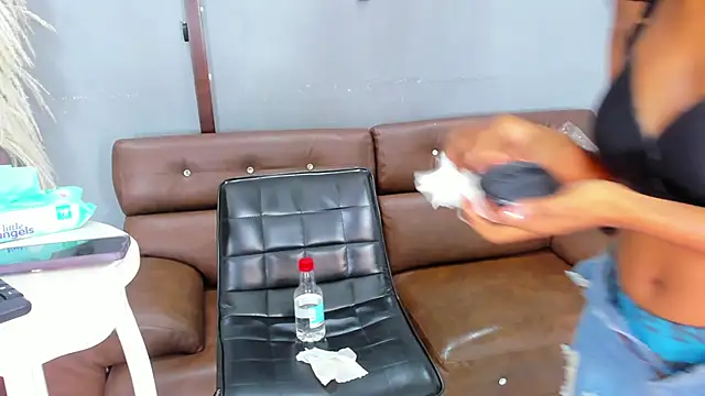 Nini_Beyker's cam snapshot