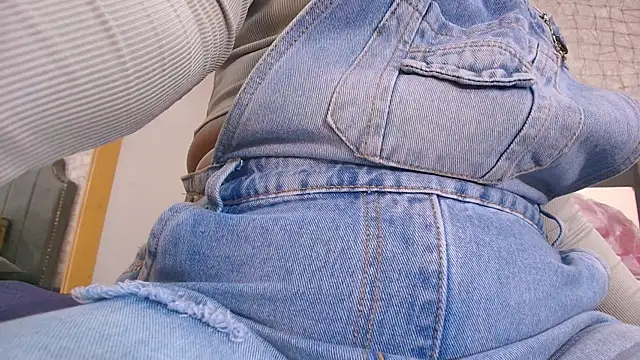 sofi_decker's cam snapshot