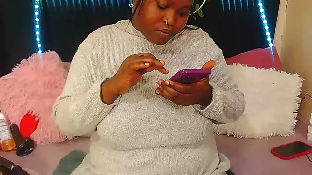 AmazingDarkDoll's cam snapshot