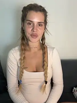 EmiliaCatalina's cam snapshot