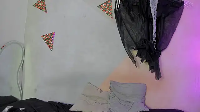 Laura_and_Kevin's cam snapshot