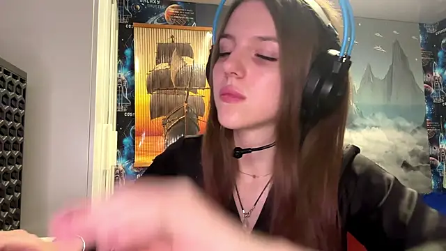 Elira_Breeze's cam snapshot