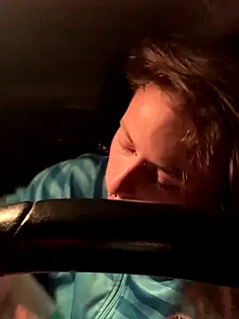 GoldenPussy1329's cam snapshot