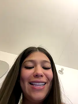 Alyshanon18 live sex cam