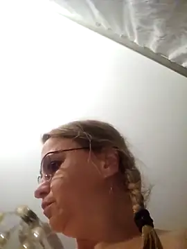 BLONDKICIA1's cam snapshot