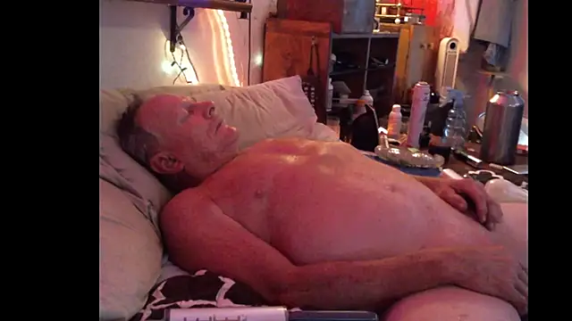 Pussyeat2please's cam snapshot