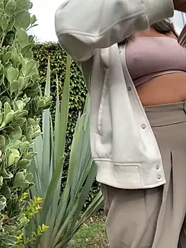 Cami_Leon2's cam snapshot