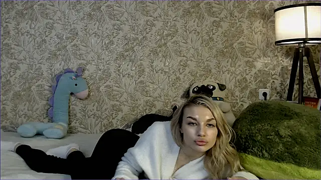 Ella_Milla's cam snapshot