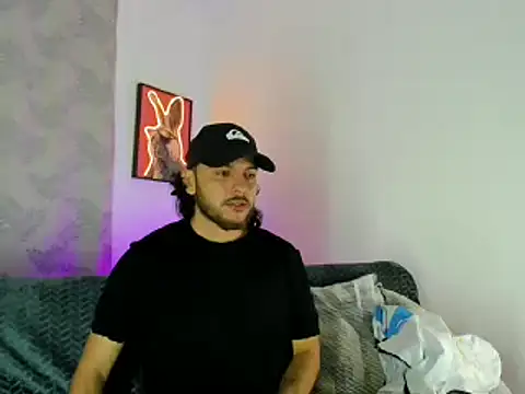 tuyo1995 live sex cam