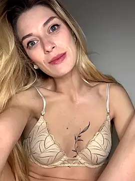 Bellalolahot's cam snapshot