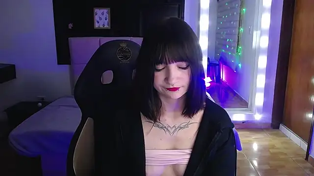 _Charlotte_Collins_'s cam snapshot