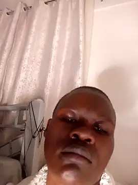 MINNYIRI live sex cam