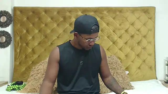 AndyCalifornia1's cam snapshot