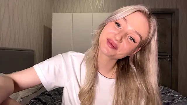 MoonlitCrystalia's web cam