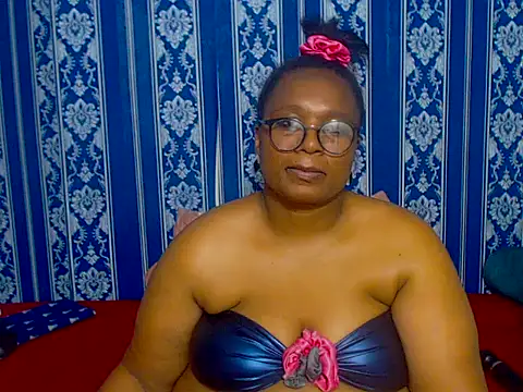 JUICEYLIPS333's cam snapshot