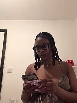 CurvyGoddessXxx's cam snapshot