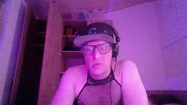 Bigthroaterboy live sex cam