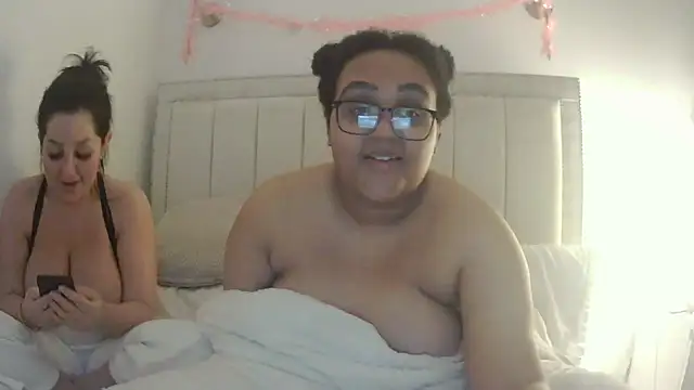 vanilla_chocolate23's cam snapshot