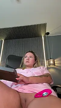 MiaPetit_'s cam snapshot