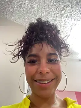 PrettyTiana_'s cam snapshot