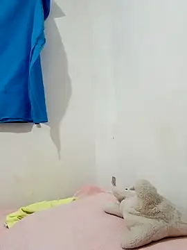 yaneth_'s cam snapshot