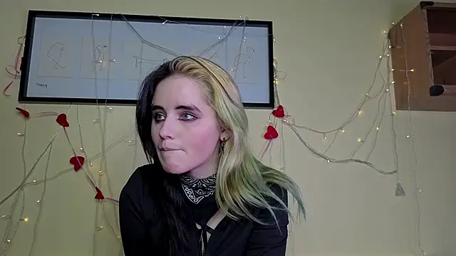 PortiaHedge's cam snapshot