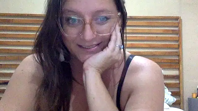 NaughtyInGlasses's cam snapshot