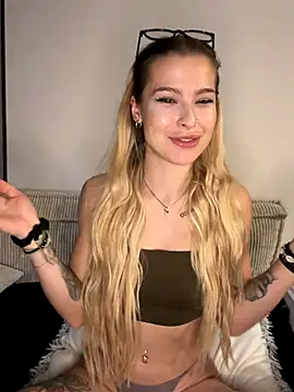 AlyssaSchwarz's cam snapshot