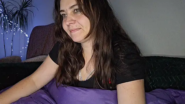 Cyndee_Winter's cam snapshot