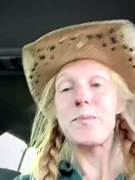 GoldenFlameGoddess live sex cam