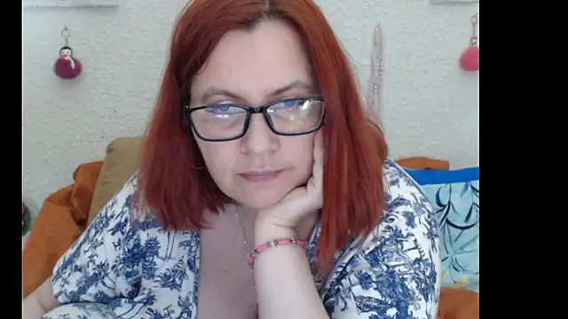 PlayfullMature's cam snapshot