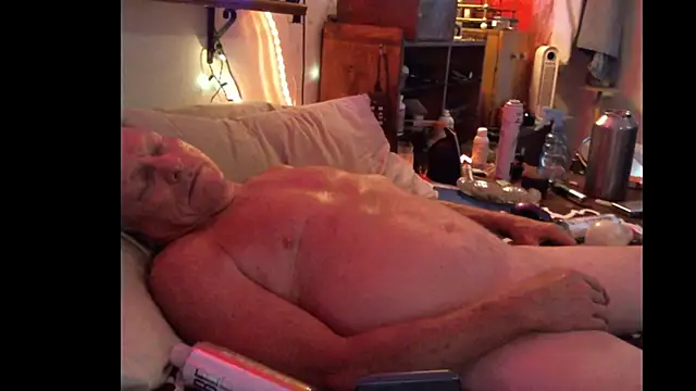 Pussyeat2please's cam snapshot