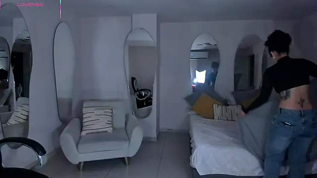 AlessaRomero live sex cam