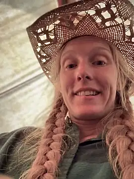 GoldenFlameGoddess's cam snapshot