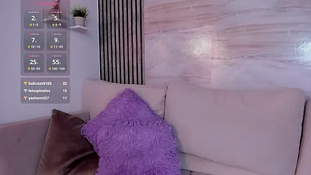 Adelle_Y's cam snapshot