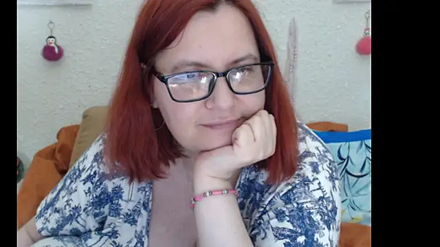 PlayfullMature's cam snapshot