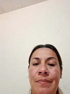 Zaralu_'s cam snapshot